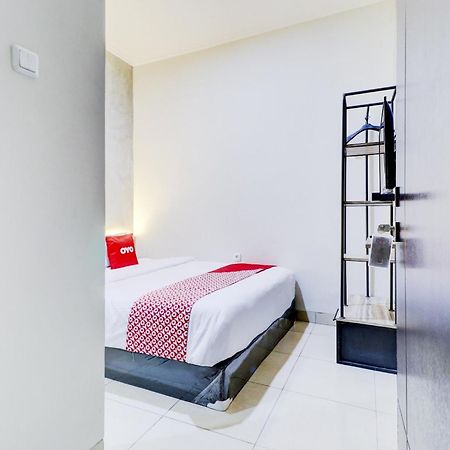 Oyo 90215 Ada Residence Telukjambe Екстериор снимка