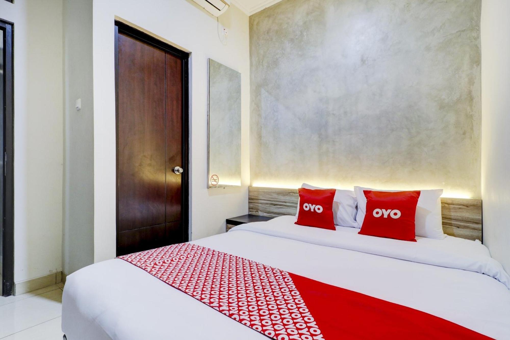 Oyo 90215 Ada Residence Telukjambe Екстериор снимка