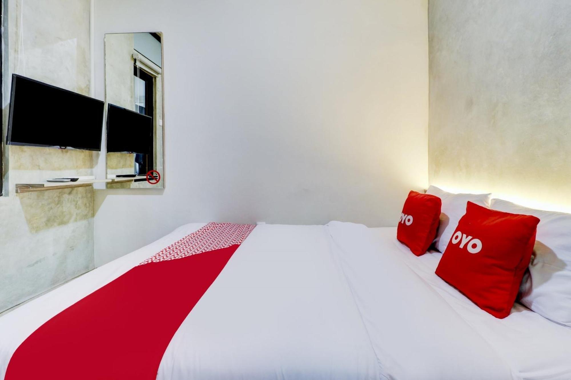 Oyo 90215 Ada Residence Telukjambe Екстериор снимка